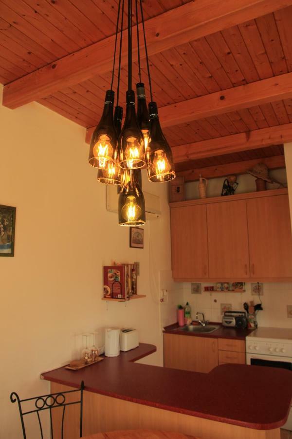 Szolohegyi Haziko - Cottage In The Vineyard Balatonszárszó Buitenkant foto